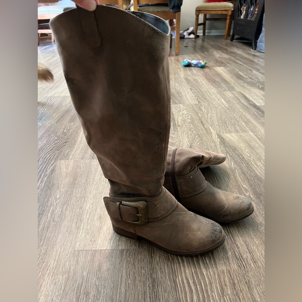 Women’s knee boots